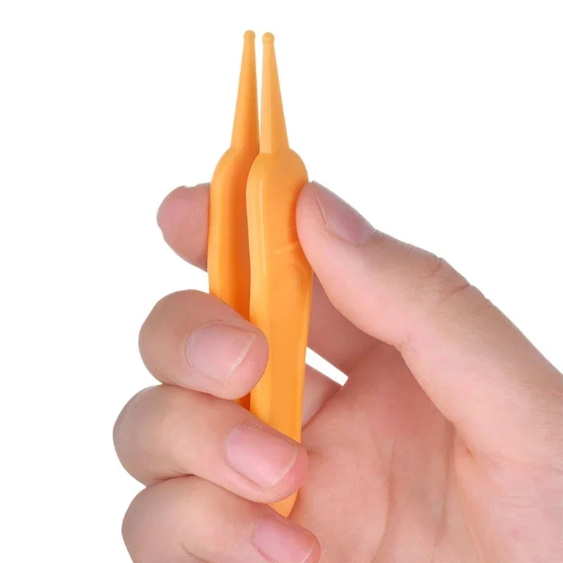 Baby Nasal Cleaning Tweezers — Rounded Tip, Anti-Slip Grip (1 pc)